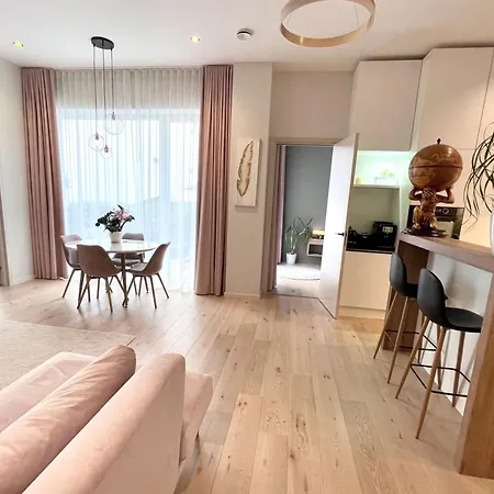 Apartmán Premium 2 Bedroom With Ground Floor Terrace And A Personal Little Cinema