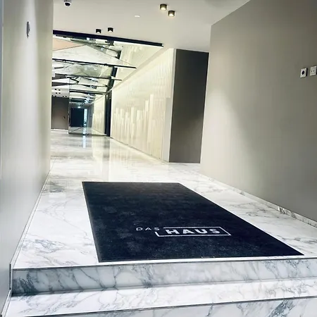 Premium 2 Bedroom With Ground Floor Terrace And A Personal Little Cinema 塔林