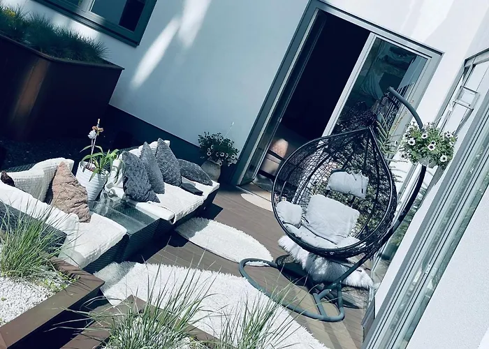 Premium 2 Bedroom With Ground Floor Terrace And A Personal Little Cinema 公寓 塔林