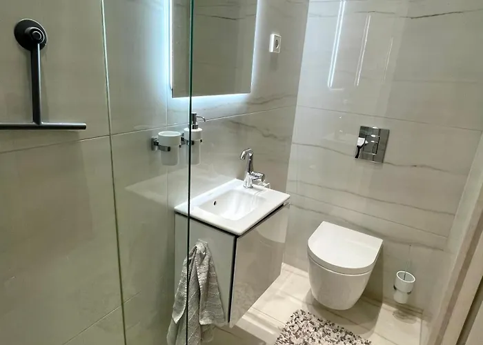 Premium 2 Bedroom With Ground Floor Terrace And A Personal Little Cinema 公寓 塔林