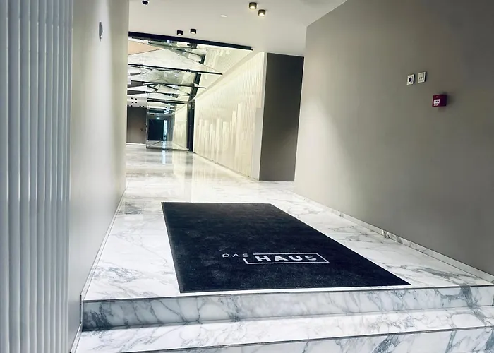 Premium 2 Bedroom With Ground Floor Terrace And A Personal Little Cinema 塔林